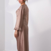 Robe satinée drapés
